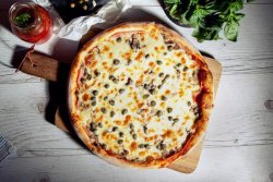 Pizza Capriciosa image