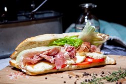 Sandwich prosciutto image