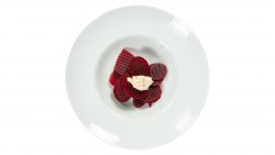 Salată de sfeclă roșie și hrean image