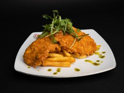Snitzel crispy cu cartofi steakhouse image