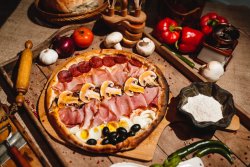 Pizza Colosseum image