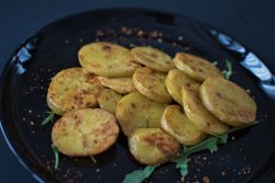 Cartofi pan-fried usor picante image