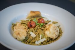 Spaghetti integrale cu avocado si conopida pane image