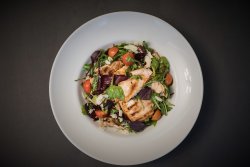 Salata calda de pui image