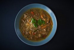 Supa de vita cu legume marinate si taietei de orez image