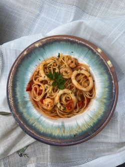 Paste cu creveți și calamari image