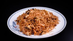 Spaghete de orez cu legume image