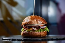 30% reducere: The Snobbish Burger + Pop Cola image