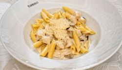 Penne cu piept de pui și hribi image