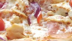 Pizza cu piept de pui image