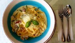 Spaghetti cu speck și dovlecel image