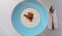 Supă crema de conopidă cu bacon crocant image