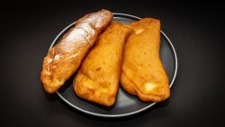 Langoși cu brânză dulce image