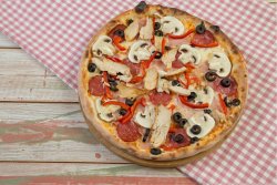 Pizza casareccia image