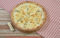Pizza quattro formaggi image