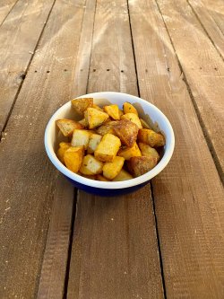 Cartofi rumeniți în untură de rață cu usturoi și cimbru  image