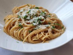 Spaghetti aglio, olio, peperoncino  image