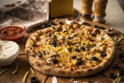 10% reducere: Meniu (Pizza, Sos, Desert si Suc) image