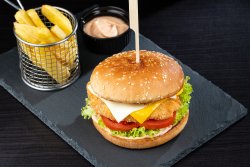 Chicken Burger + Cartofi steakhouse + Sos calypso image
