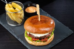 Wiseguy burger + Cartofi steakhouse + Sos calypso image