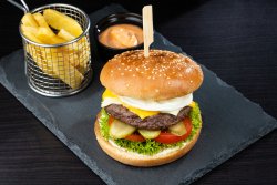 Egg burger + Cartofi steakhouse + Sos calypso image