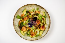 Salată cu avocado și creveți image