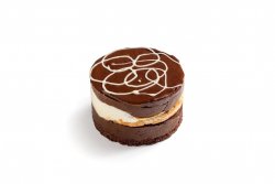 Profiterol cake mono image