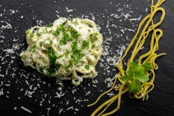 Tagliatelle din spanac cu smântână image