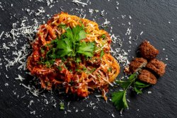 Trottole tricolore în sos roșu image