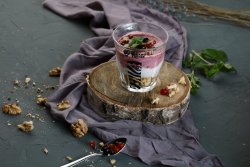 Iaurt cu nuci, semințe chia și musli image