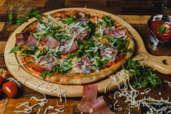 Pizza Prosciutto e Gorgonzola image