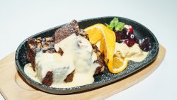 Tarta cu mere si sos de vanilie image
