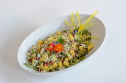 Salata de quinoa cu mango si avocado image