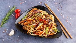 WOK cu Udon și Pui in sos Teriyaki image