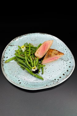 Tună steak cu fasole verde image