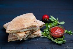 Pizza sendviș prosciuttio+ covrig cu ciocolată image