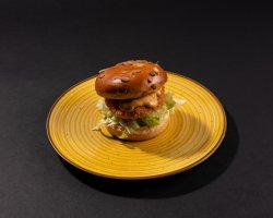 Chicken burger cu branză cheddar image