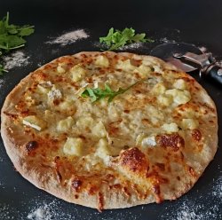 Pizza quatro formagi image