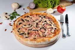 Pizza prosciutto e funghi image