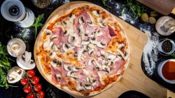20% reducere: Pizza șuncă și ciuperci image