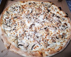 Pizza Con pollo Bianco image