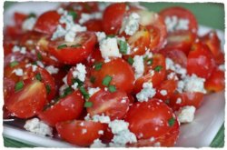 Salată de roșii și brânză image