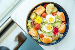 Salată cu Somon image