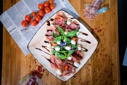 Salată Crudo Bocconcini image