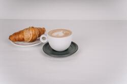 Cafea Cappuccino si croissant cu unt image