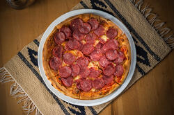 Pizza Salami si Regno Recas Chardonnay 187ml image