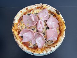 Pizza Mortadella e Funghi image