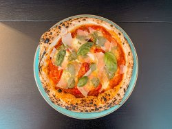 Pizza Pesto alla Genovese image