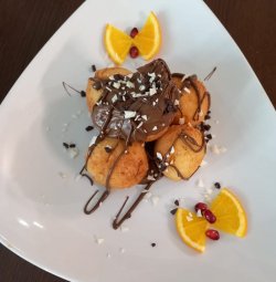 Papanași biluțe cu smântână și cremă ciocolată image