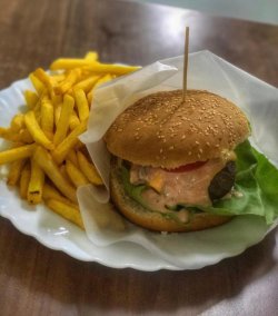 Burger Clasic picant cu cartofi prajii500g/250g image
